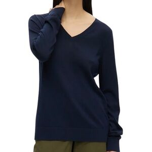 Uniqlo Navy Wool Sweater V Neck Women’s Size Medium Career Modern Preppy